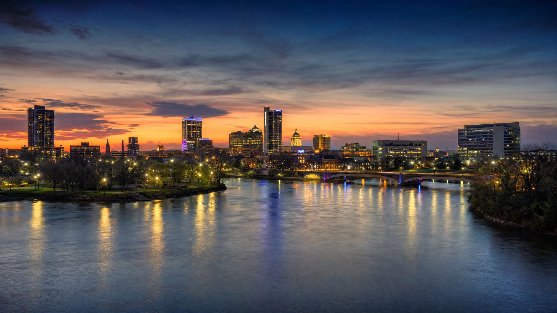 Fort Wayne Indiana skyline along the Maumee River